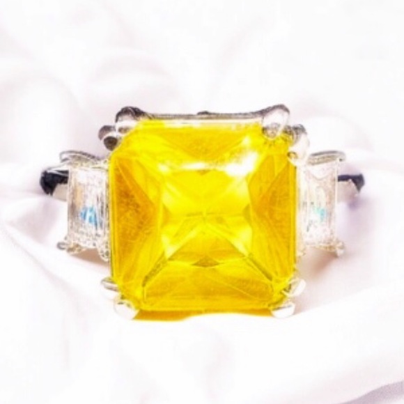 Youthful Yellow Cubic Zirconia Ladies Cocktail Ring - Picture 4 of 8